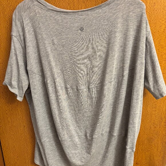 Lululemon Back in Action Short Sleeve Shirt - Heather Grey - Size 4 - Picture 5 of 5